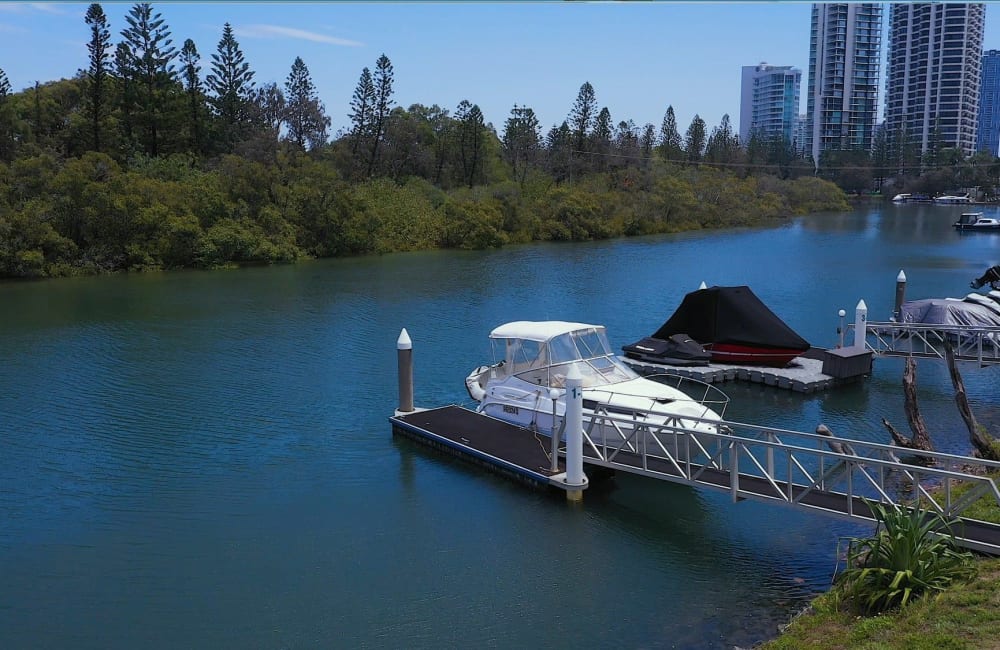 waterford-main-beach-boat-pontoon