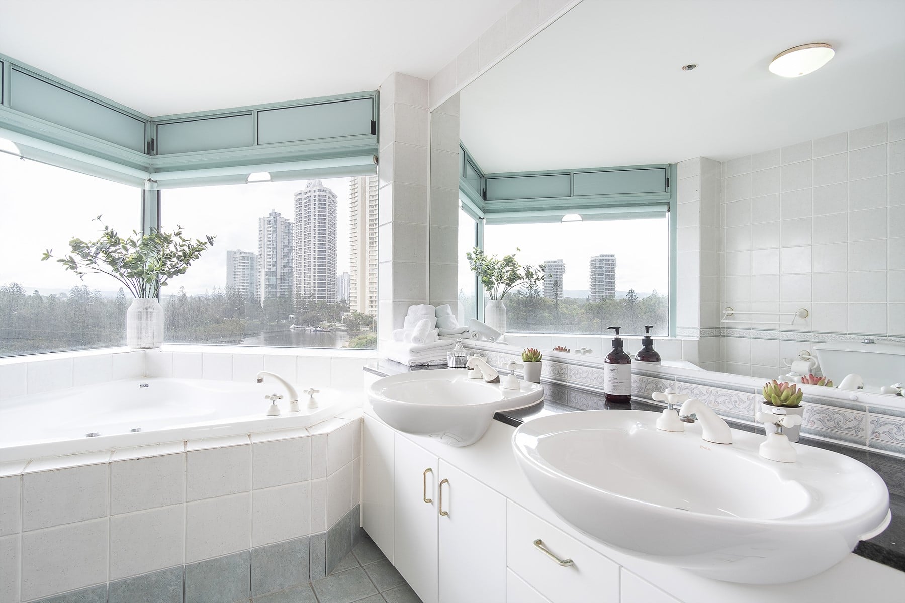 Gold Coast Luxury Apartments for Sale Waterford on Main Beach